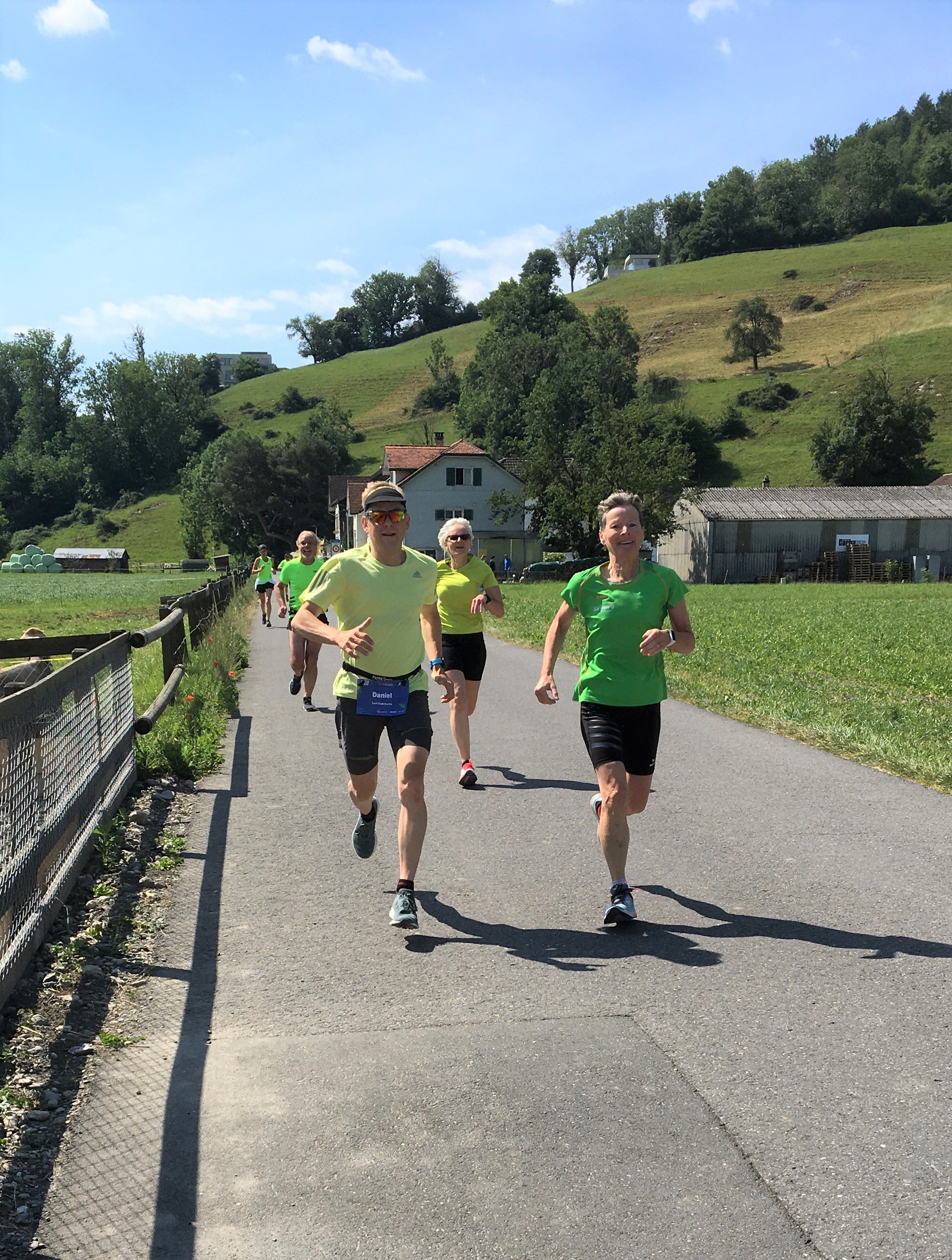 Endspurt auf der Sonntagsrunde: Beni, Dani, Cornelia, Annelies